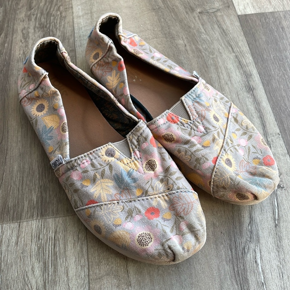 Flower Toms Tan/Beige Size 7